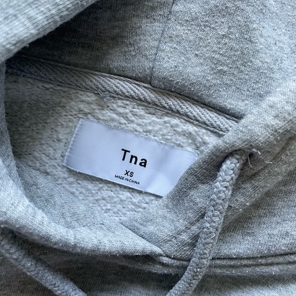 Aritzia TNA cropped hoodie - Picture 2 of 3